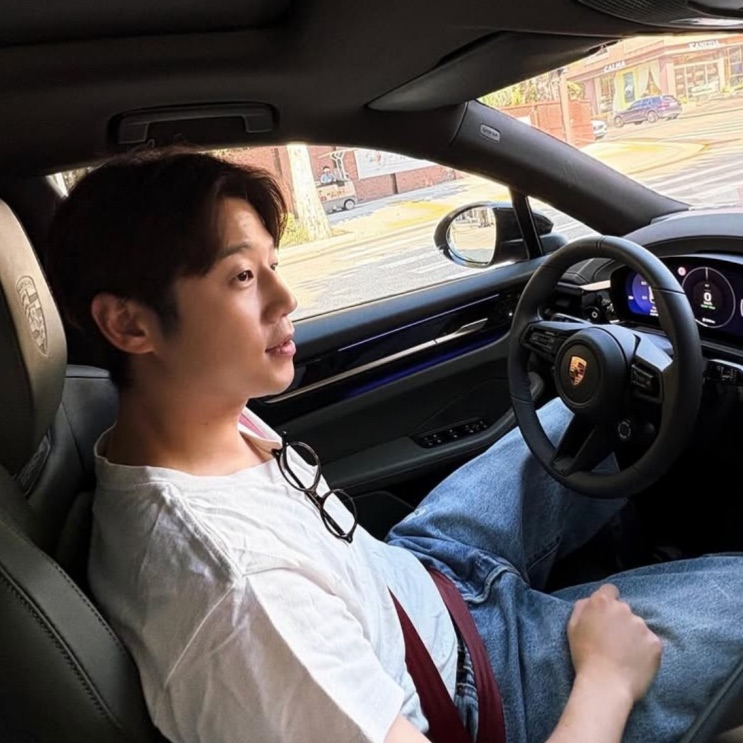 Jung Joon-won: o Porsche é patrocínio e a família rica é boato