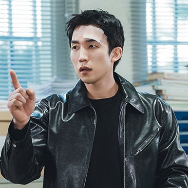 Lee Dong-jin (Lee Sang-yi), o detetive da delegacia sul de Seul