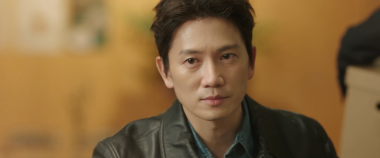Park Hae-kang (Ji Sung) de jaqueta em The Apartment Job