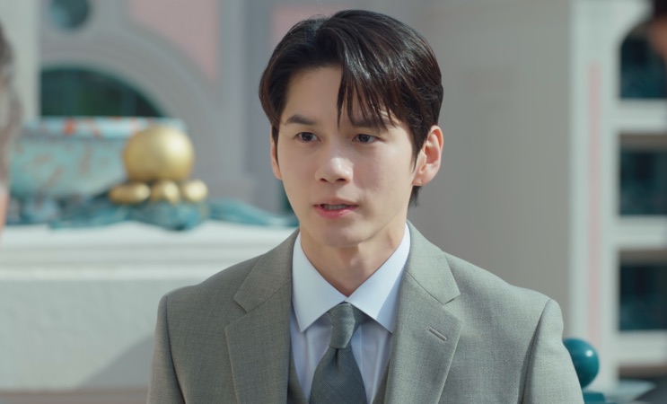 Min-hwan (Ong Seong-wu) em close