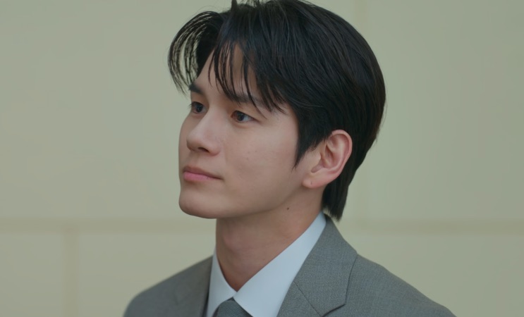 Min-hwan (Ong Seong-wu) de perfil