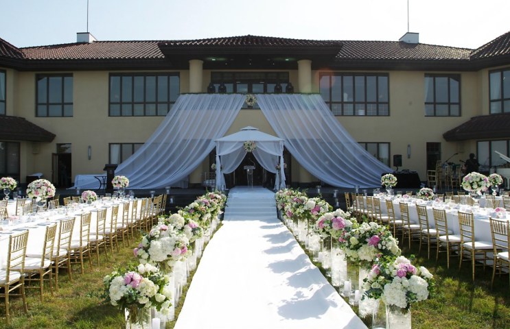 Decoração de casamento no jardim do Aston House