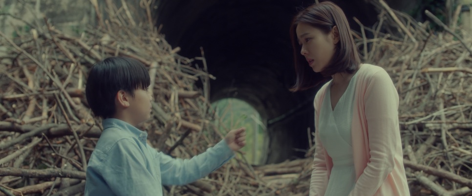 Soo-a reaparece e encontra o menino Ji-ho