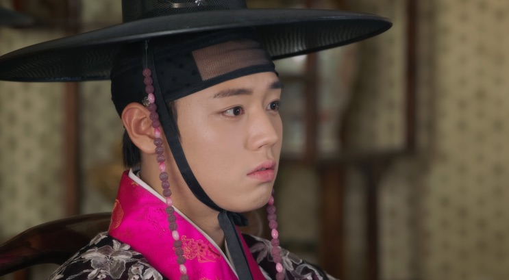 Park Ji-hoon de hanbok claro, em cena da série