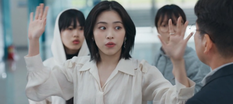 A atriz com quem o Hwang Jun-hyeon troca de corpo