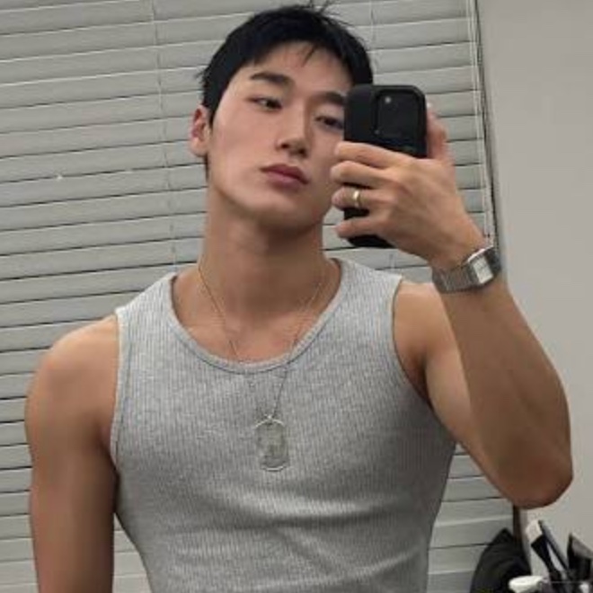Dizem que o Choi San é parecido com a Heebab? Não faz isso com ele