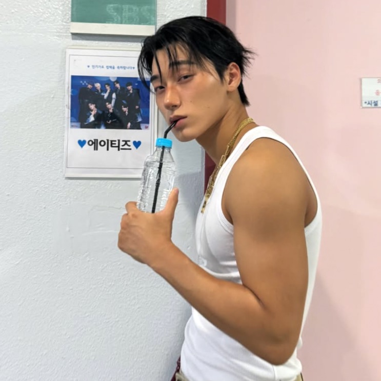 San do ATEEZ: o antes e depois da transformação (já foi magrinho!)