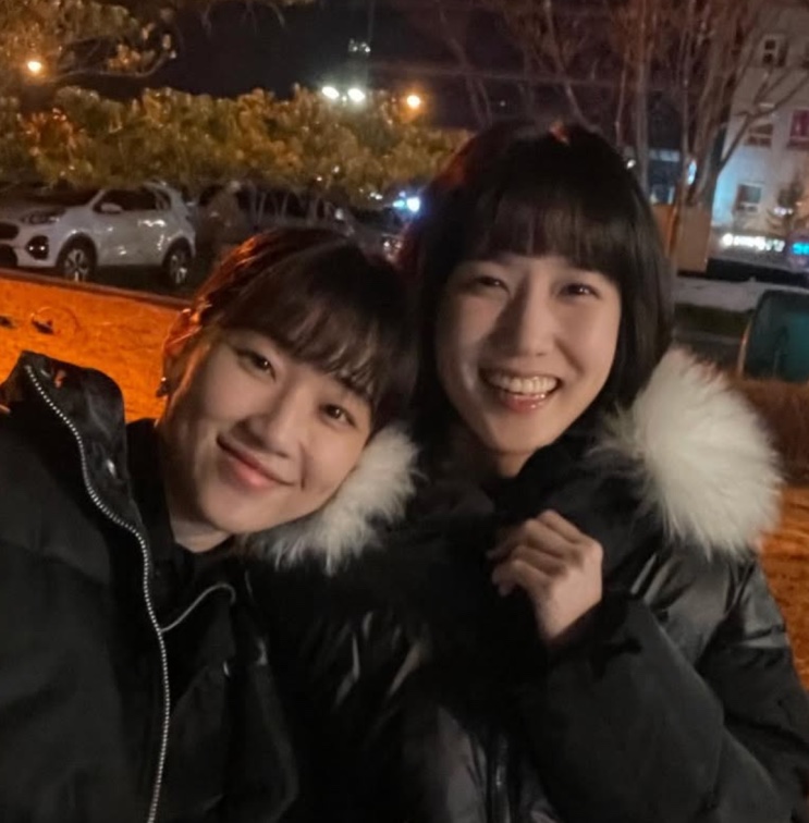 Ha Yoon-kyoung em uma selfie à noite