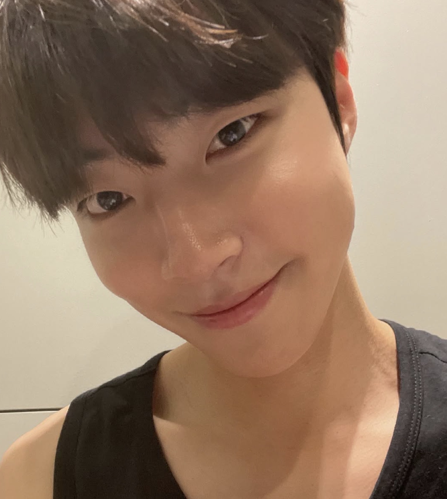 Selfie de Hwang In-youp sorrindo