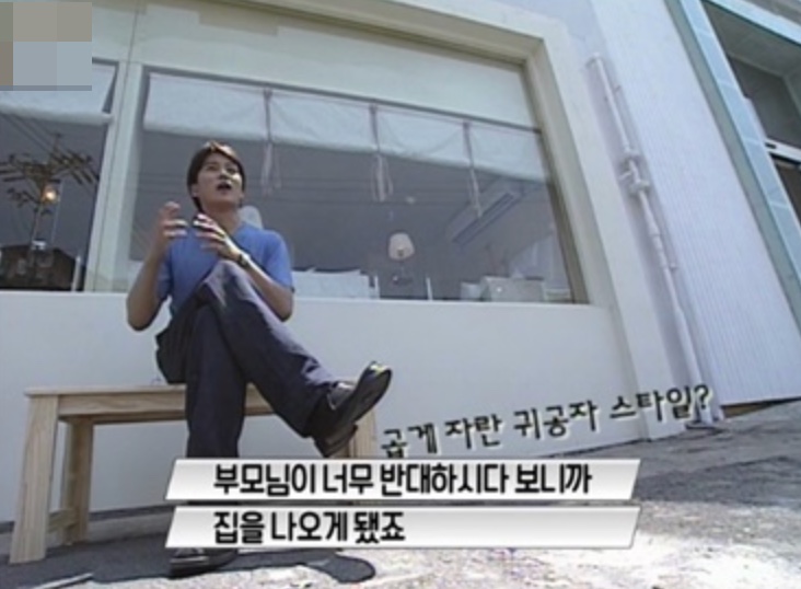 Ji Sung em entrevista, com a legenda: os meus pais eram tão contra que eu acabei saindo de casa
