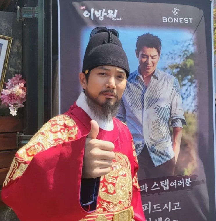 Joo Sang-uk como Yi Bang-won em The King of Tears