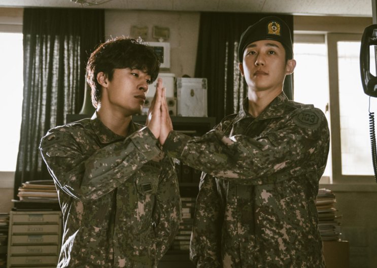Jung Hae-in em uniforme militar em D.P Dog Day