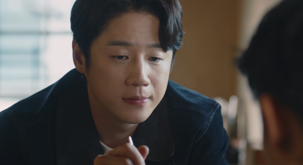 Jung Joon-won em outra cena de A Bona Fide Killer