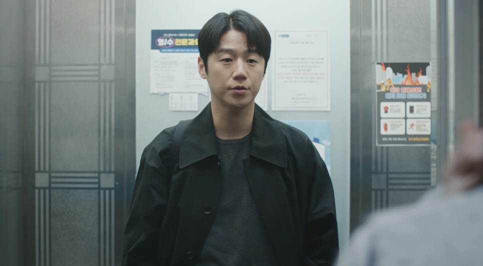 Jung Joon-won em cena de Resident Playbook