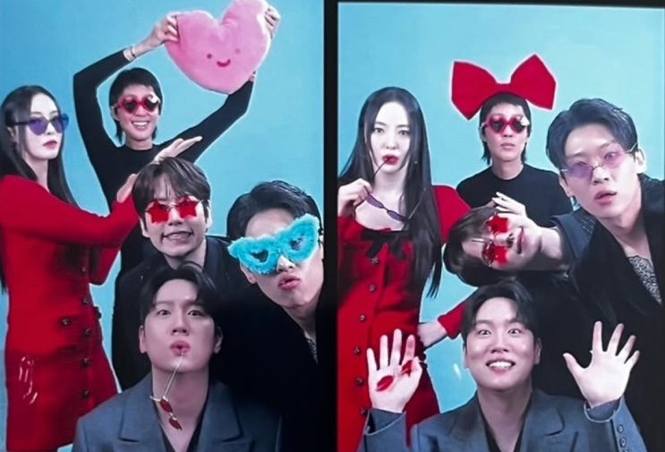 Lee Da-hee com os outros apresentadores de Solteiros, Ilhados e Desesperados