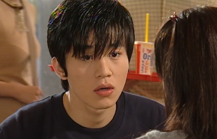 Lee Dong-wook jovem, numa cena do drama de estreia