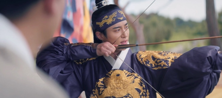 Lee Pyo atirando com arco