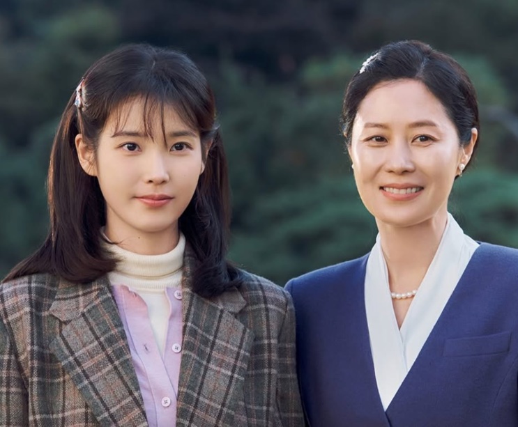 IU e Moon So-ri, as duas atrizes que fazem a Ae-sun em Se a Vida Te Der Tangerinas