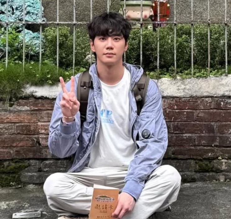 Lee Jun-young em outra foto do Instagram dele