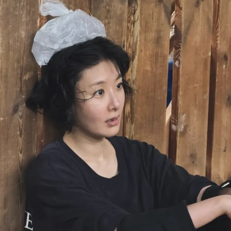 A Q de Uma Loja para Assassinos é coreana? E casada?