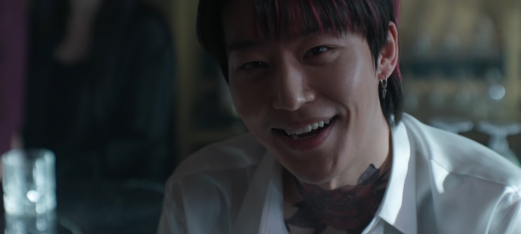 Shin Seong-ho sorrindo em Agente Kim: Reativado