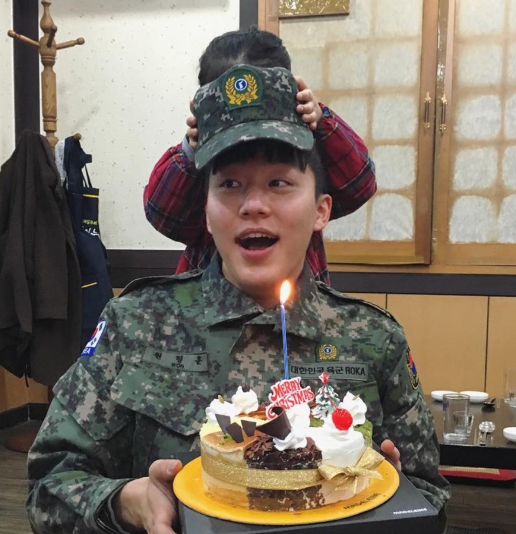 Won Tae-min no serviço militar